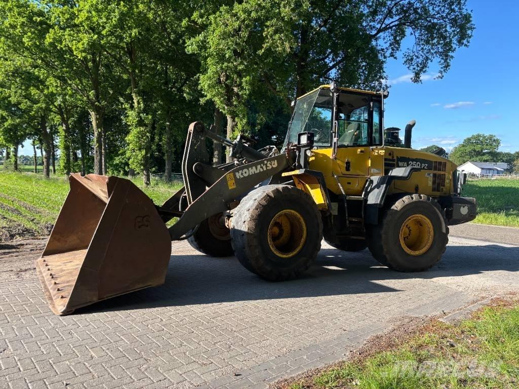 Komatsu WA250-6 Iekrāvēji uz riteņiem