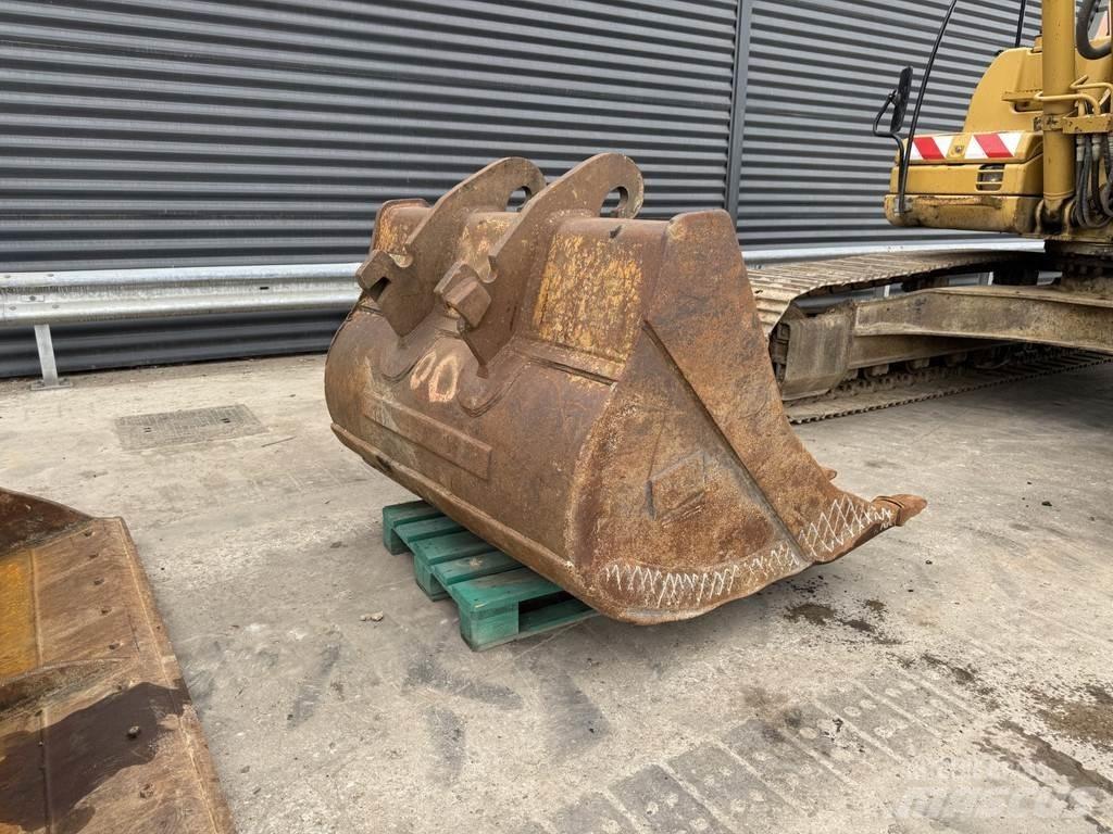 CAT 320 DL Kāpurķēžu ekskavatori