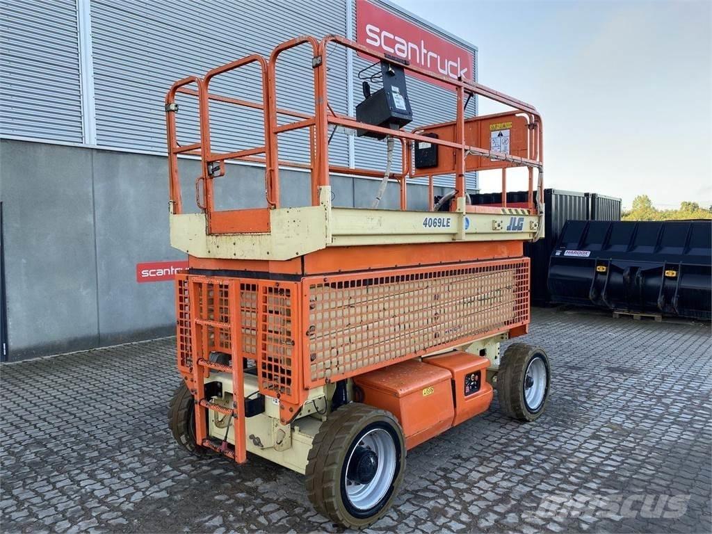 JLG 4069 Šķerveida pacēlāji