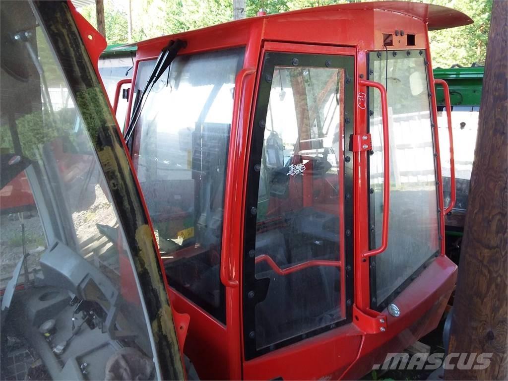 Komatsu 895 Kabīnes un interjers