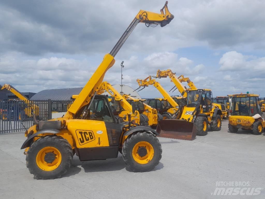 JCB 526-56 Lauksaimniecības pacēlāji