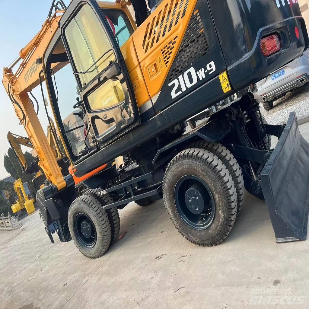 Hyundai R210W-9 Ekskavatori uz riteņiem