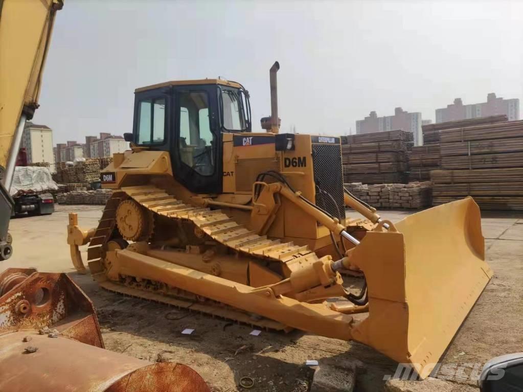 CAT D 6 M Kāpurķēžu buldozeri