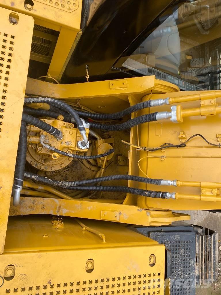 CAT 330 D Kāpurķēžu ekskavatori
