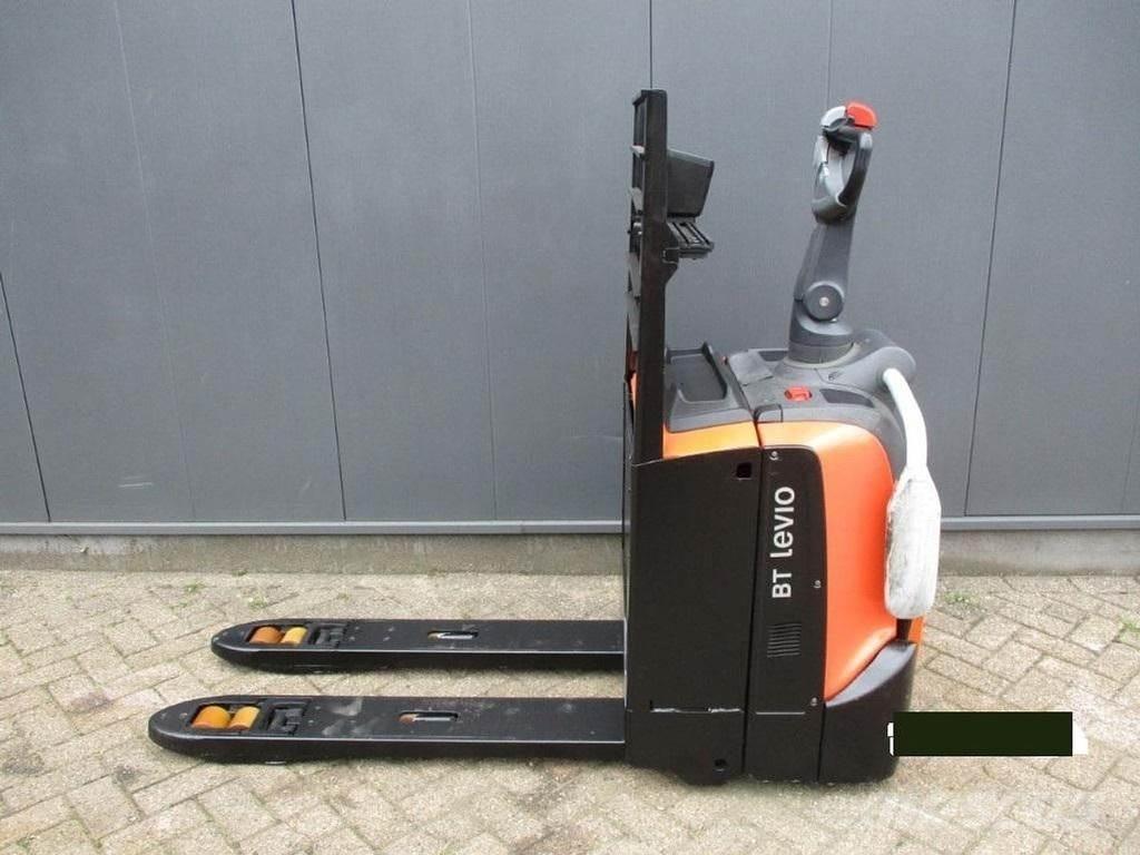 Toyota LPE 200 Hidrauliskās stalažas ar platformu