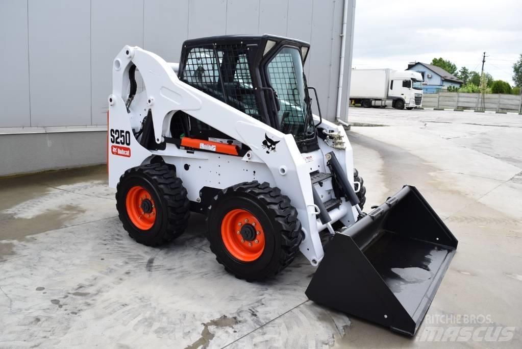 Bobcat S 250 Lietoti riteņu kompaktiekrāvēji