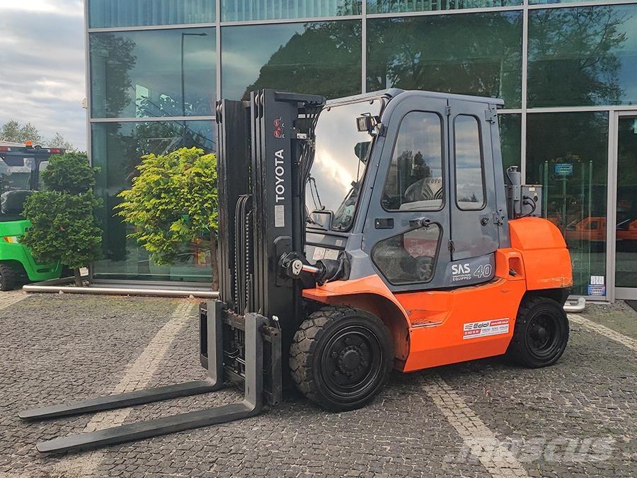 Toyota 02-7FD35 Tehnika ar dīzeļa dzinēju