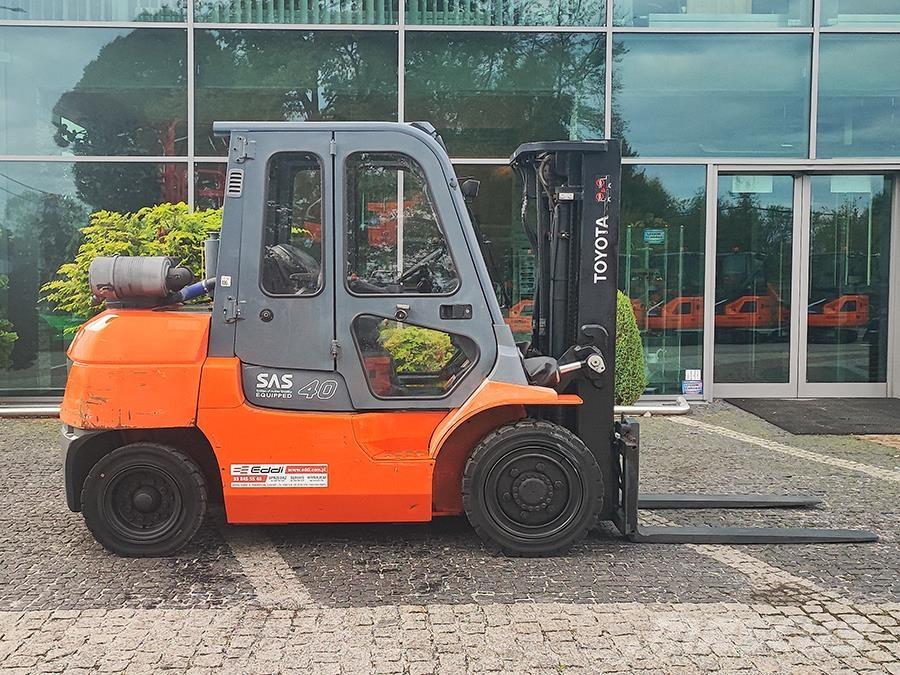 Toyota 02-7FD35 Tehnika ar dīzeļa dzinēju