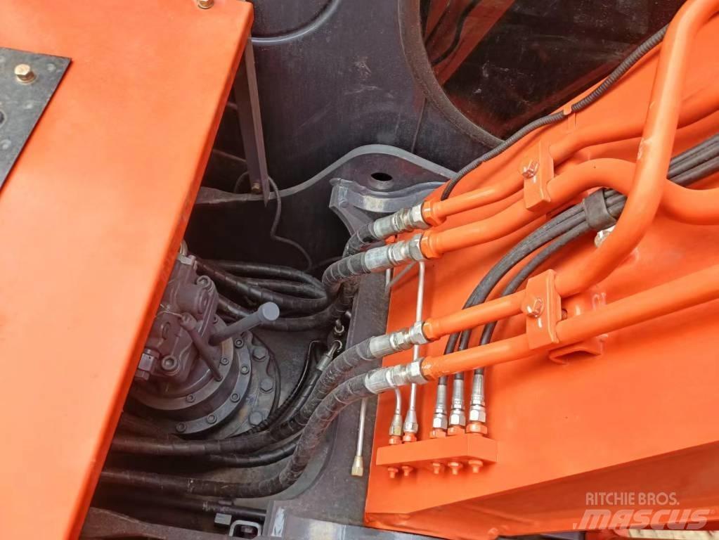 Hitachi ZX120-6 Kāpurķēžu ekskavatori