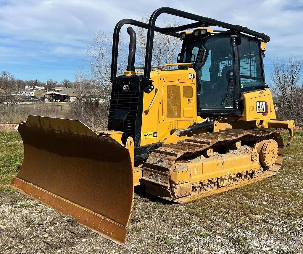 CAT D 4 Kāpurķēžu buldozeri