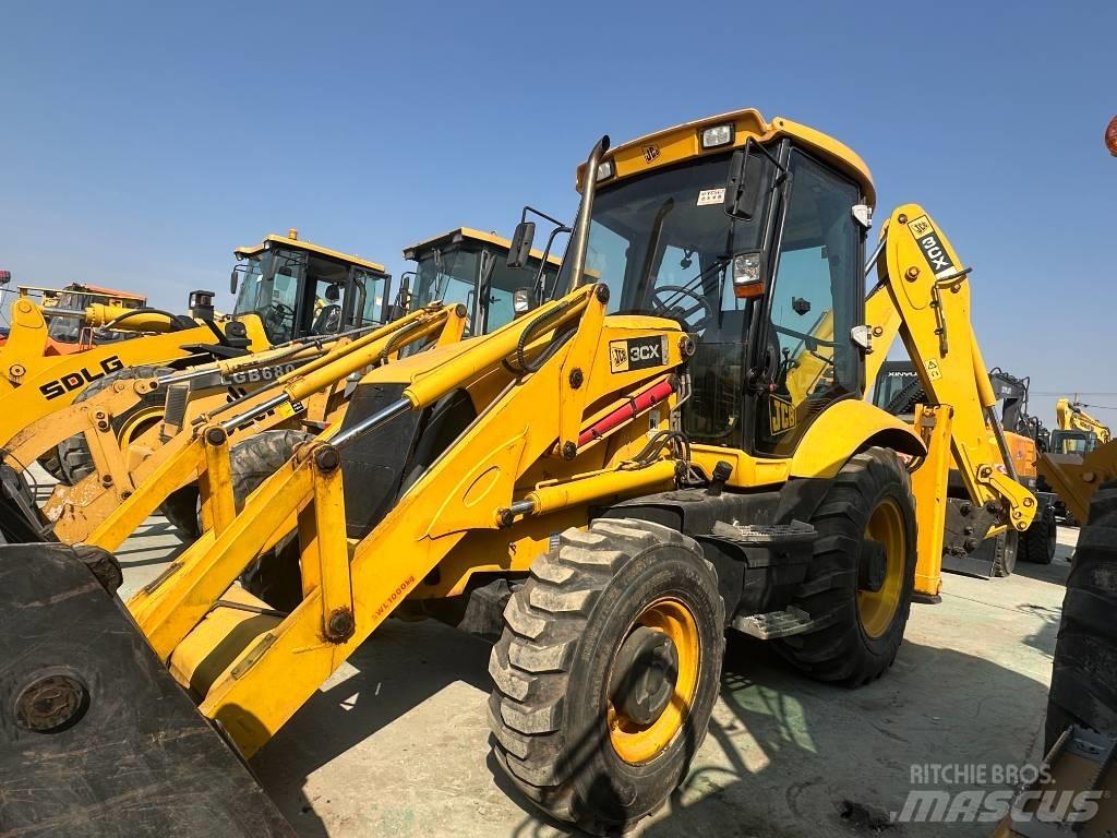 JCB 3 CX Iekrāvēji uz riteņiem