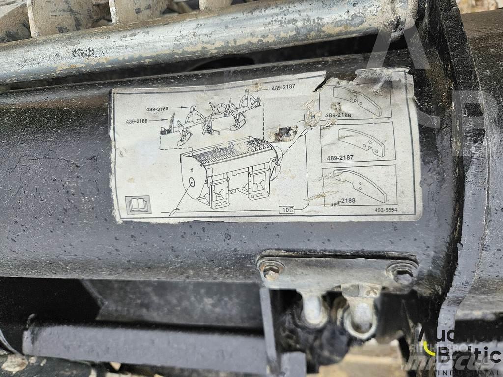 CAT 242 D 3 Lietoti riteņu kompaktiekrāvēji