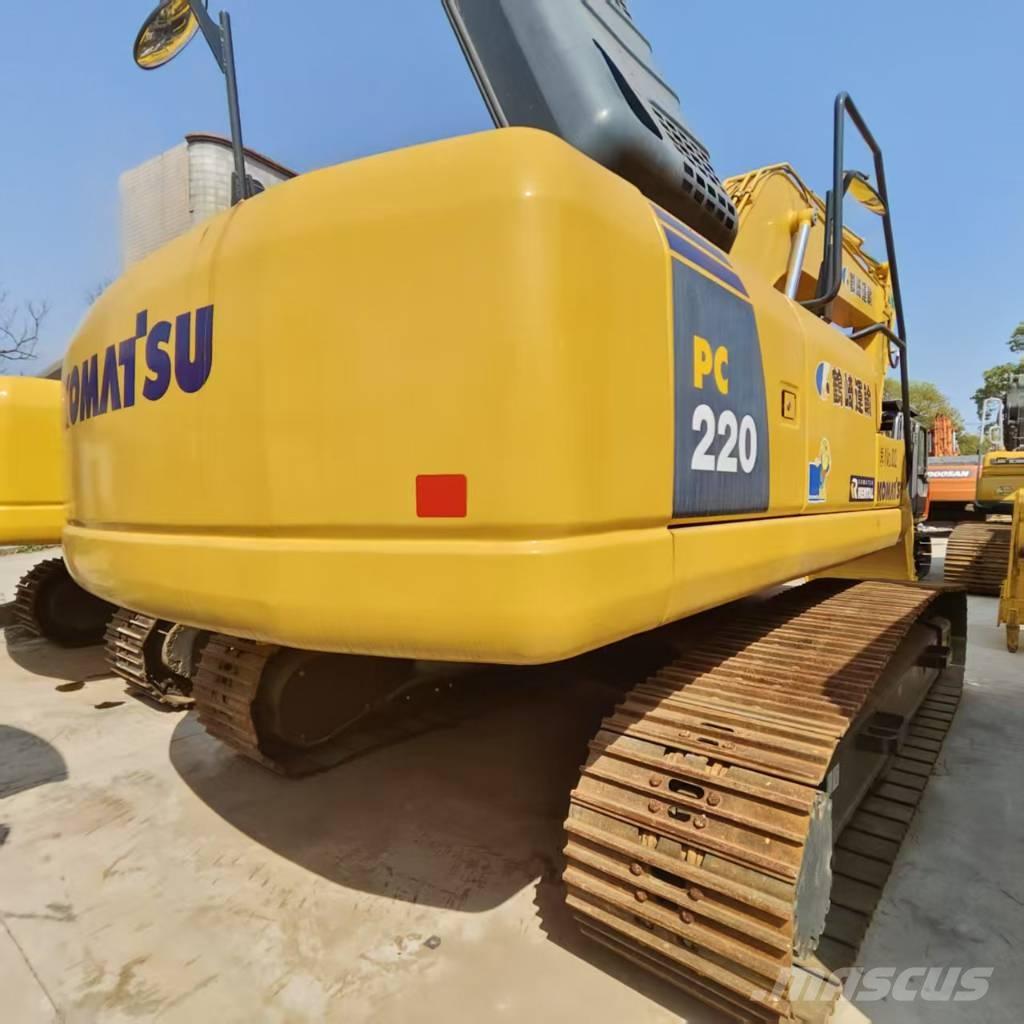 Komatsu PC 220 Kāpurķēžu ekskavatori