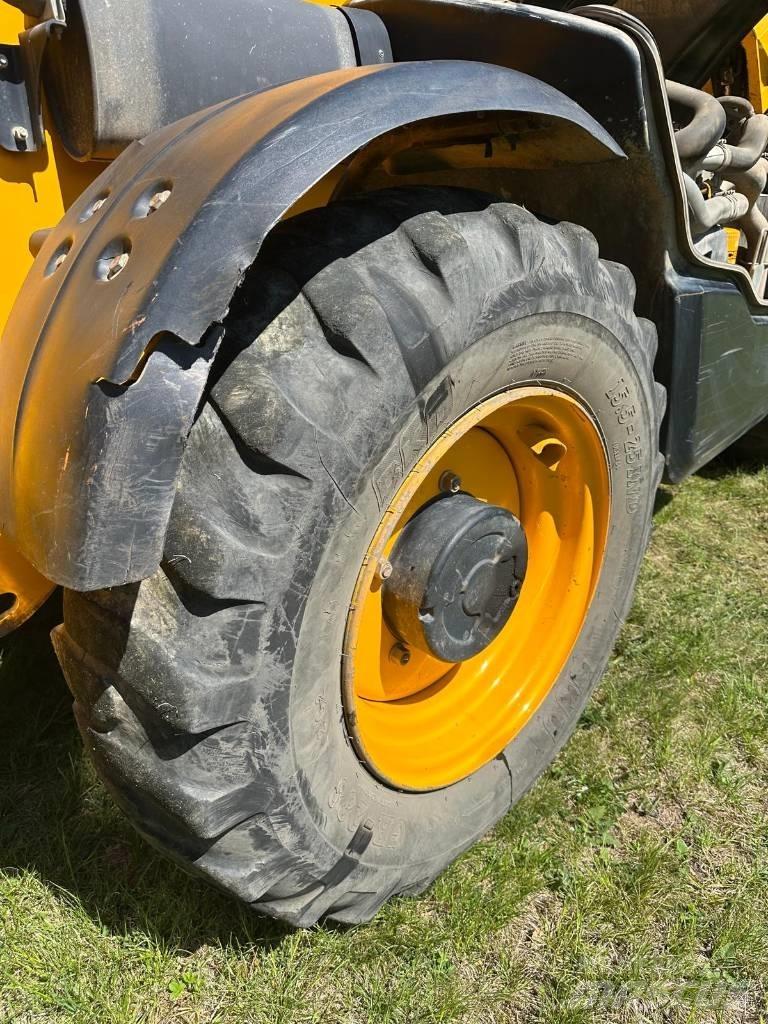 JCB 540-140 Teleskopiskie manipulatori