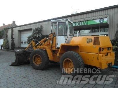 JCB 420 Iekrāvēji uz riteņiem