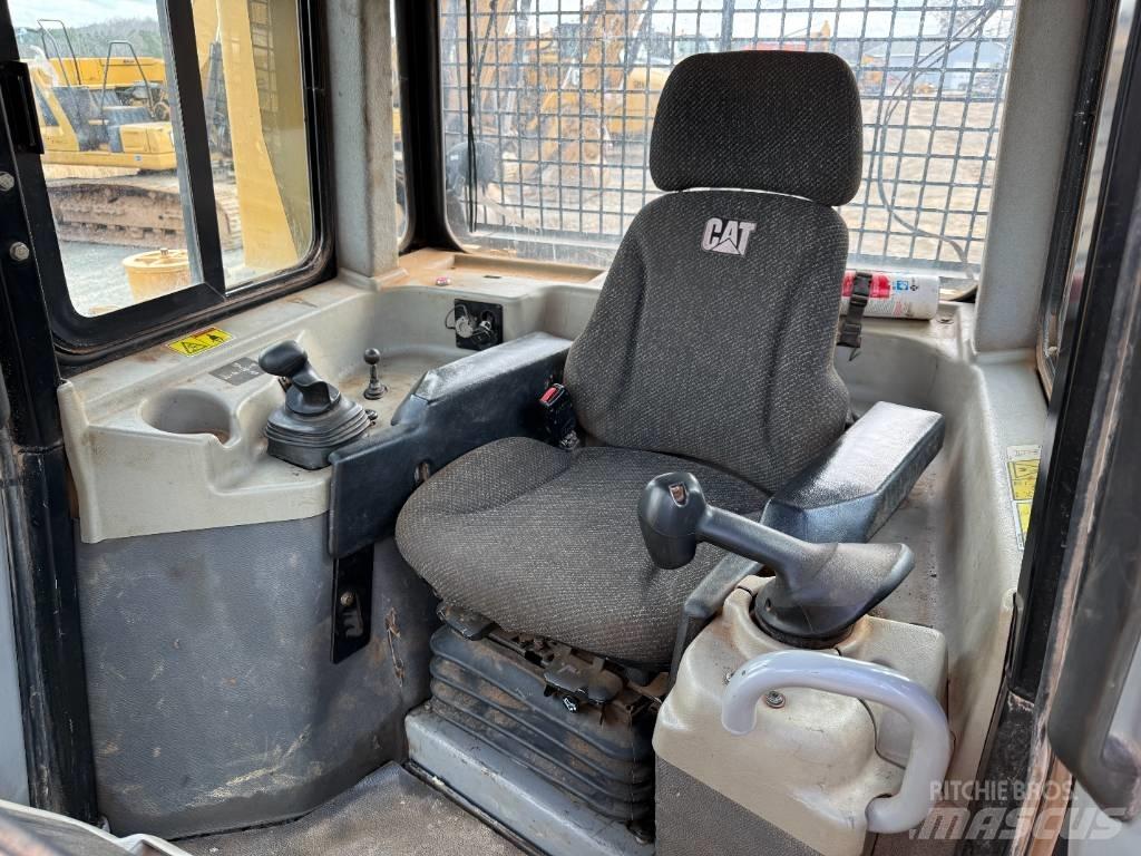 CAT D 6 T XL Kāpurķēžu buldozeri