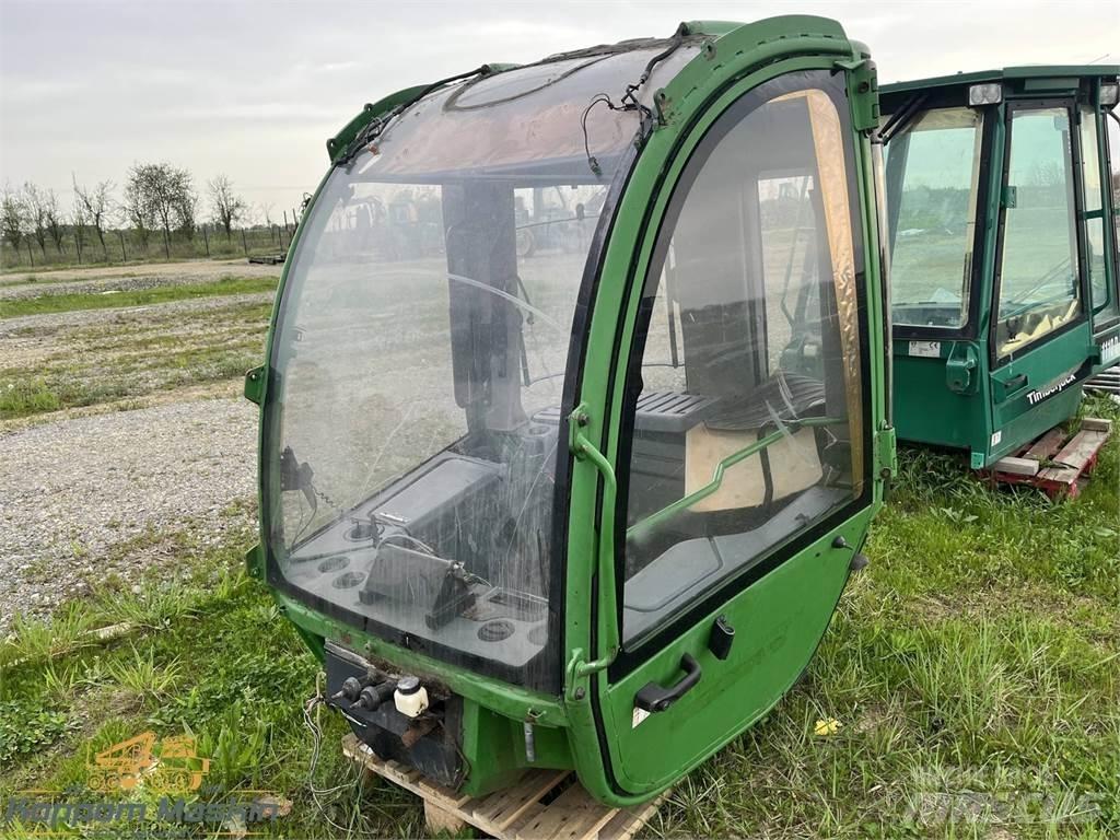 John Deere 1470E Kabīnes un interjers