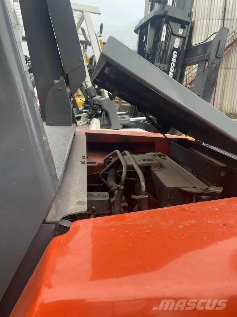 Toyota 7 Ton Tehnika ar dīzeļa dzinēju