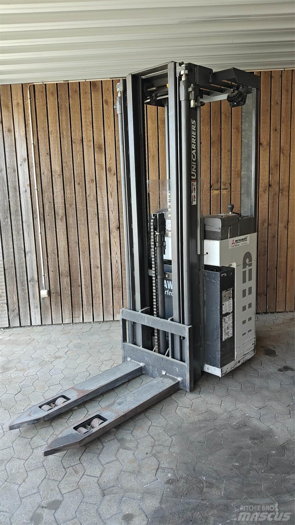Atlet AJN160 Hidrauliskās stalažas ar platformu
