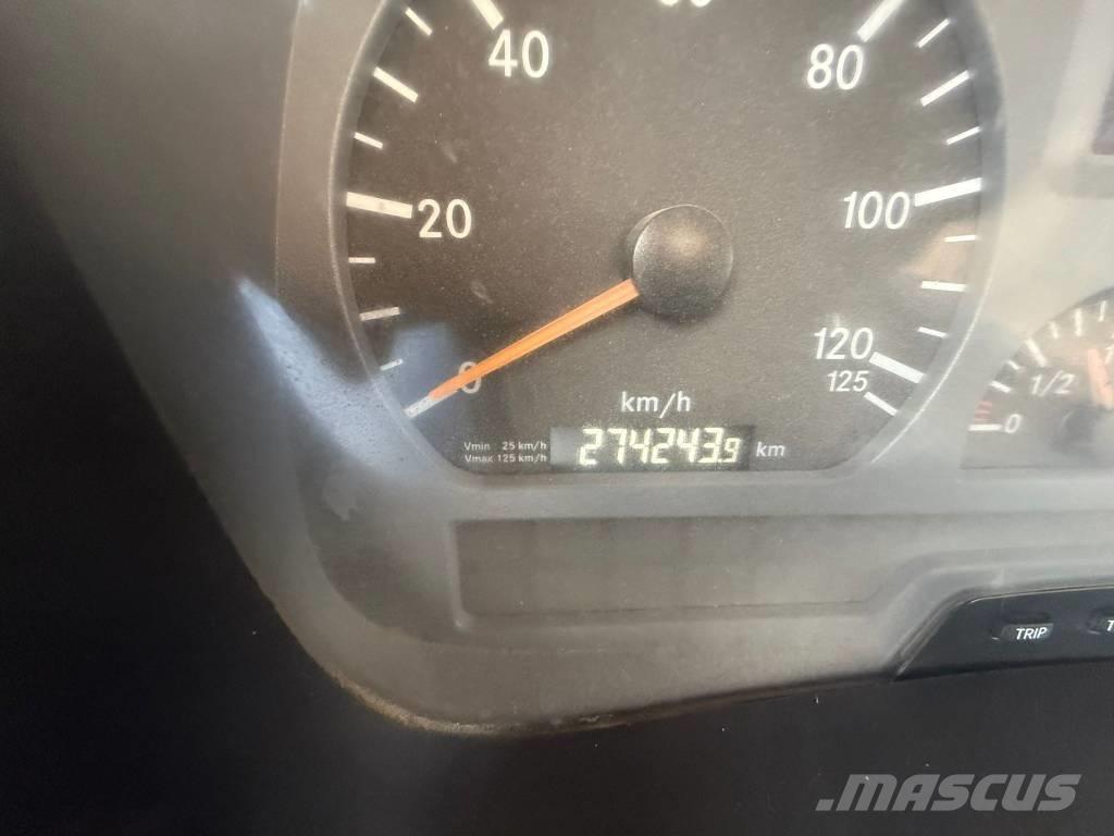 Mercedes-Benz 1833 Treileri ar āķi