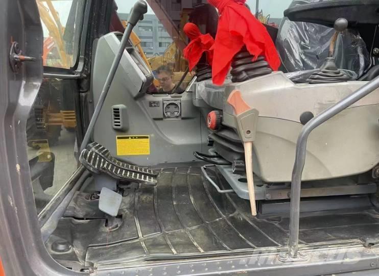 Doosan DX80 Vidēja lieluma ekskavatori 7 t - 12 t