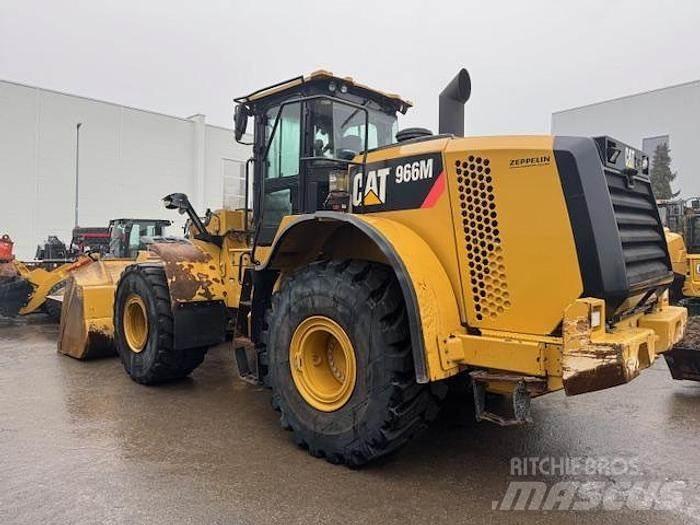 CAT 966M Iekrāvēji uz riteņiem