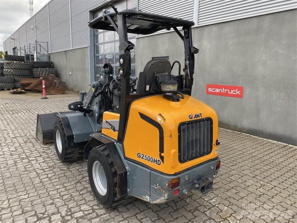 GiANT G2500HD Multifunkcionālie iekrāvēji