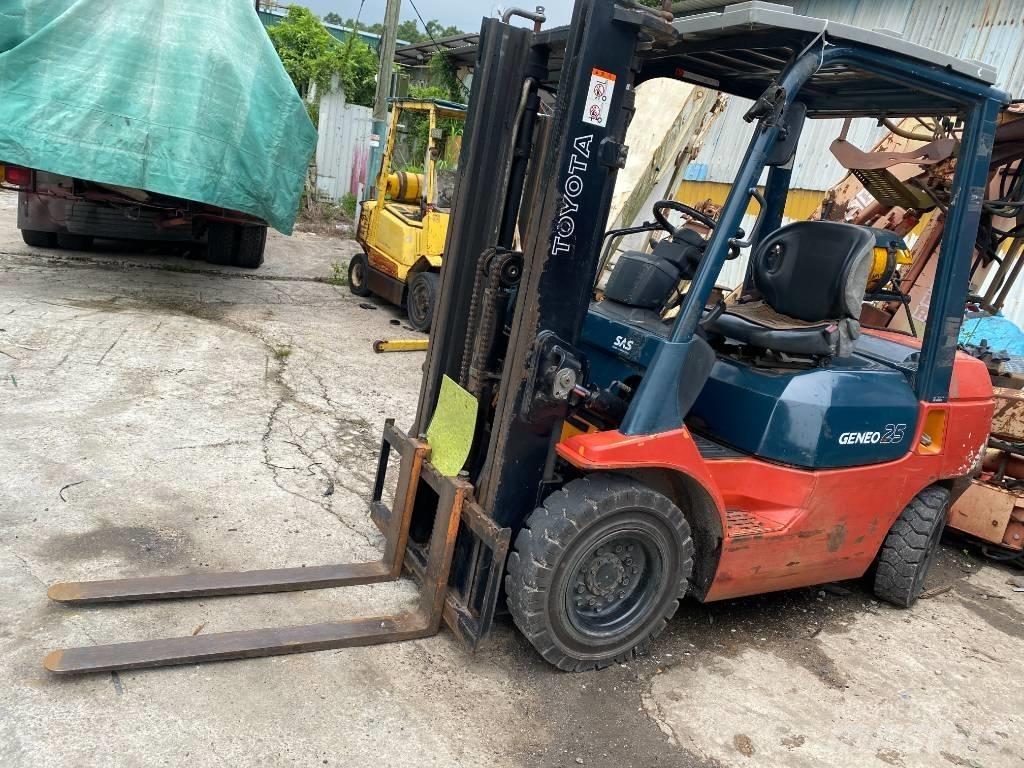 Toyota 42-7 FG 25 LPG tehnika