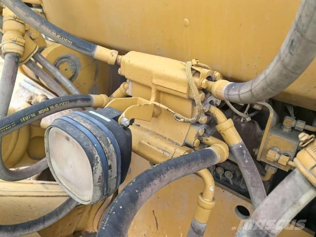 CAT D 8 T Kāpurķēžu buldozeri