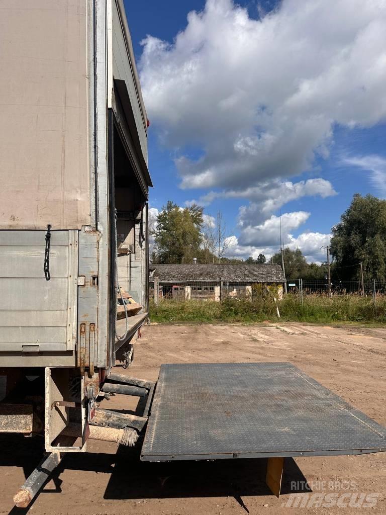 Iveco Stralis AT 190 Smagās mašīnas ar celtni