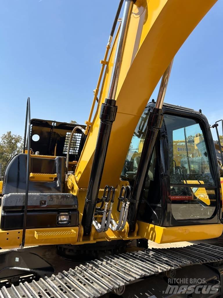 CAT 323 D Kāpurķēžu ekskavatori