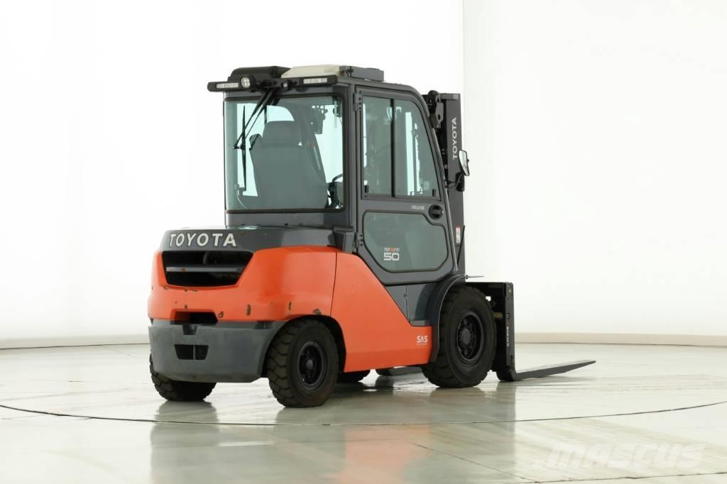 Toyota 40-8-FD-50-N Tehnika ar dīzeļa dzinēju