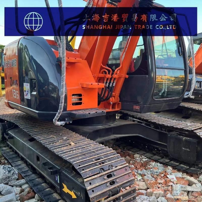 Hitachi ZX 135 Kāpurķēžu ekskavatori