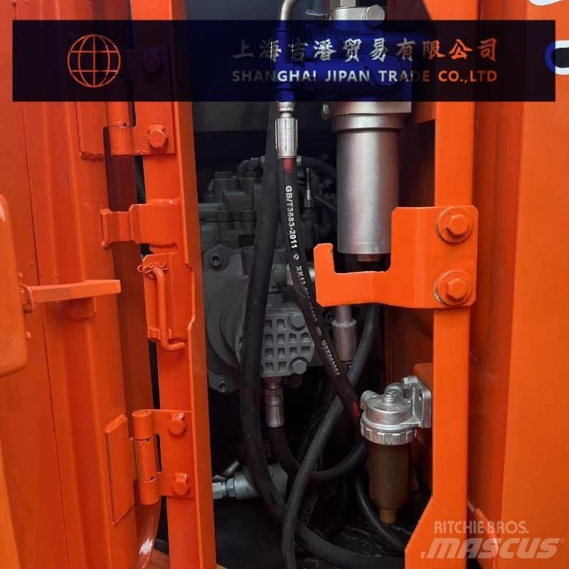 Hitachi ZX 135 Kāpurķēžu ekskavatori