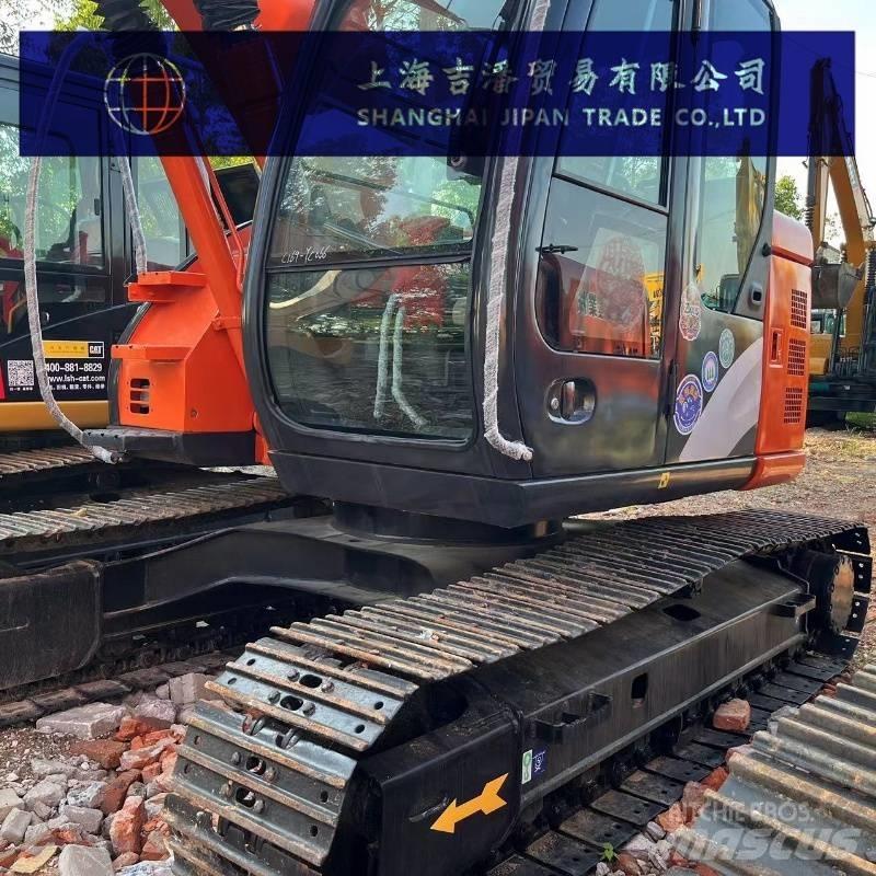 Hitachi ZX 135 Kāpurķēžu ekskavatori