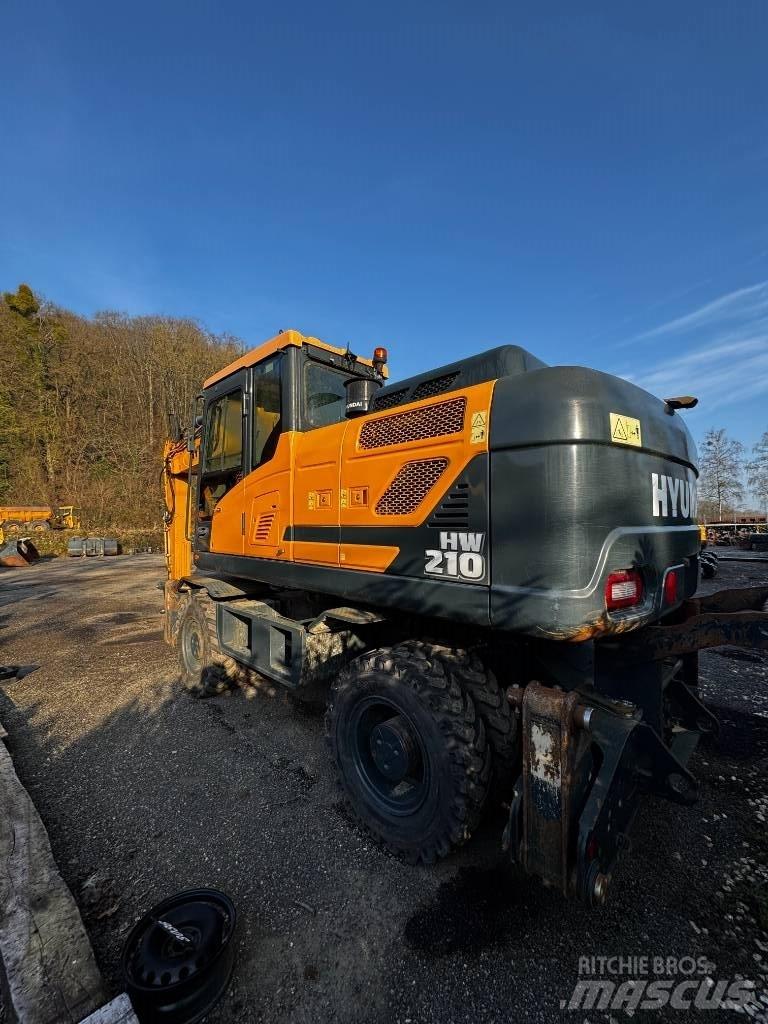 Hyundai HW 210 Ekskavatori uz riteņiem