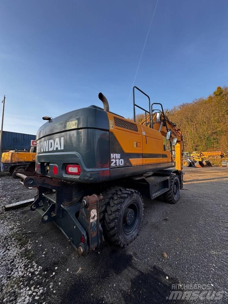 Hyundai HW 210 Ekskavatori uz riteņiem