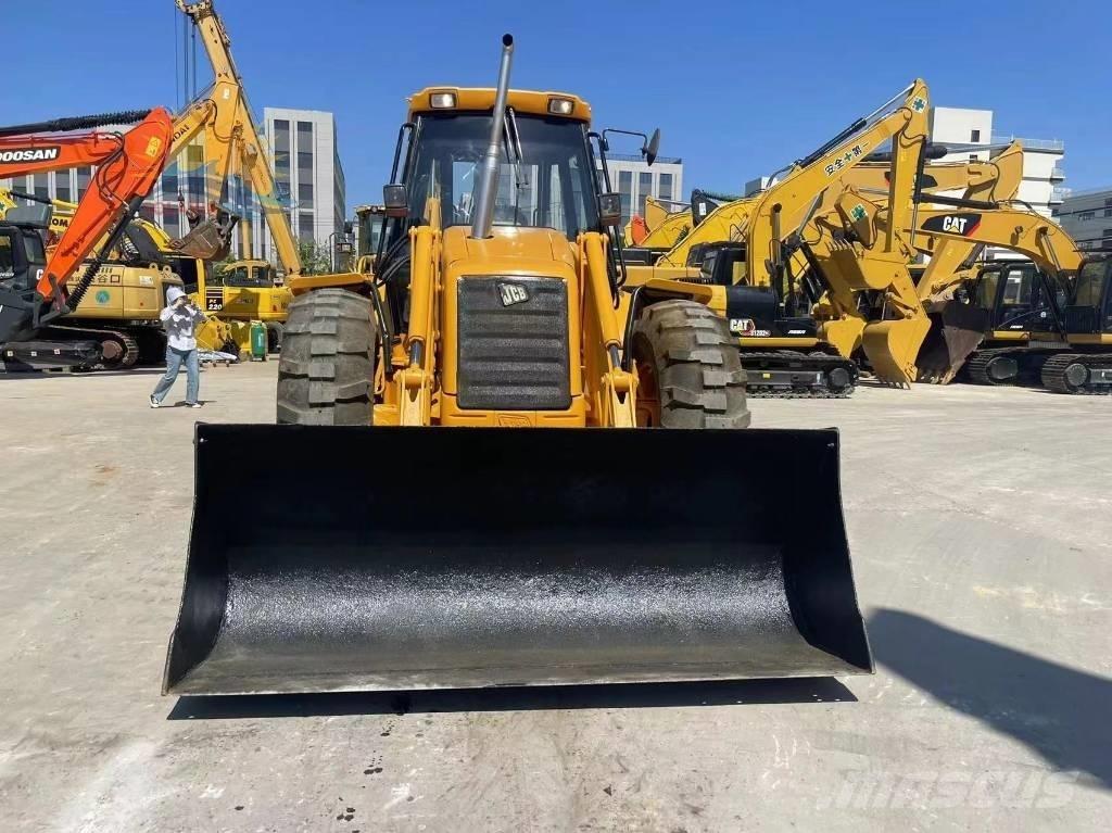 JCB 4 CX Ekskavatori-iekrāvēji