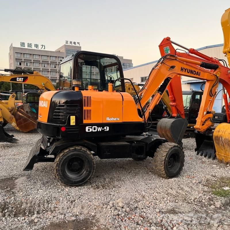 Hyundai R60W-9 Ekskavatori uz riteņiem