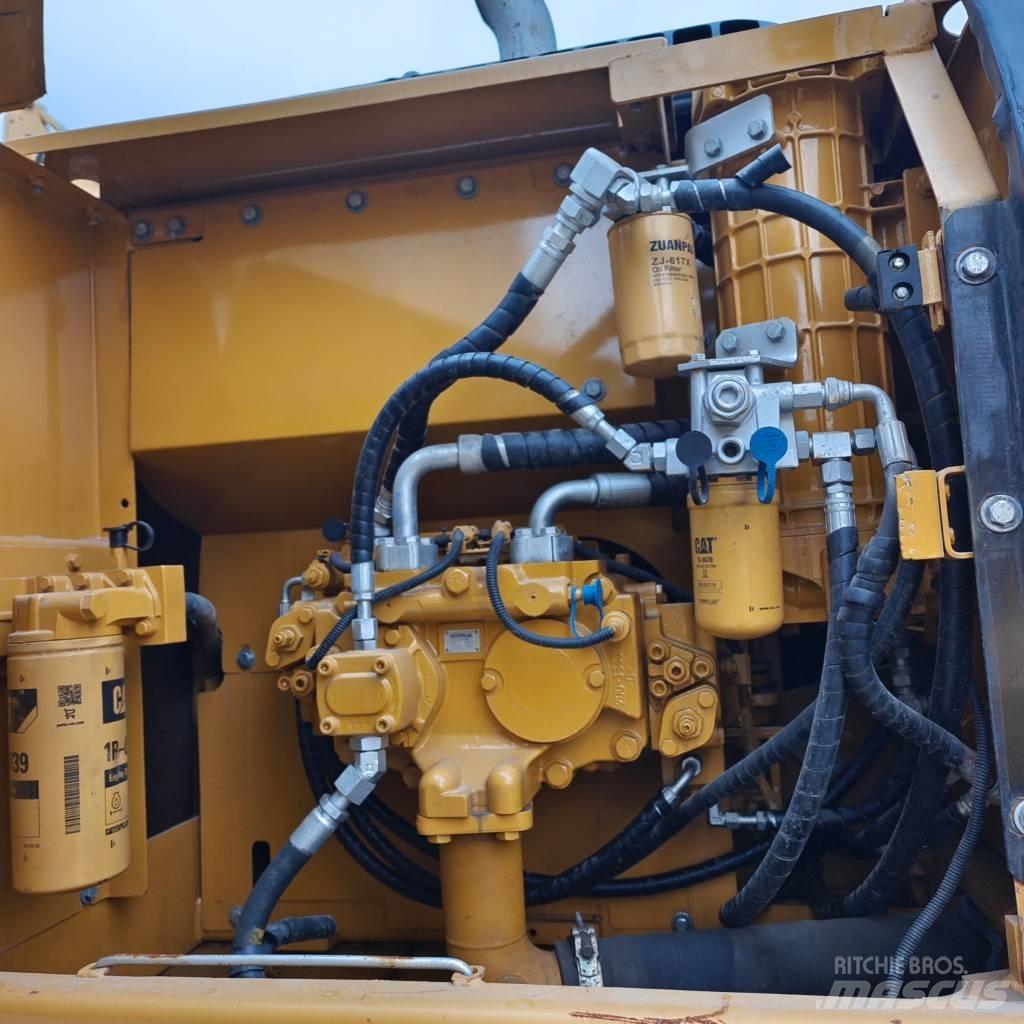 CAT 320 D 2 L Kāpurķēžu ekskavatori