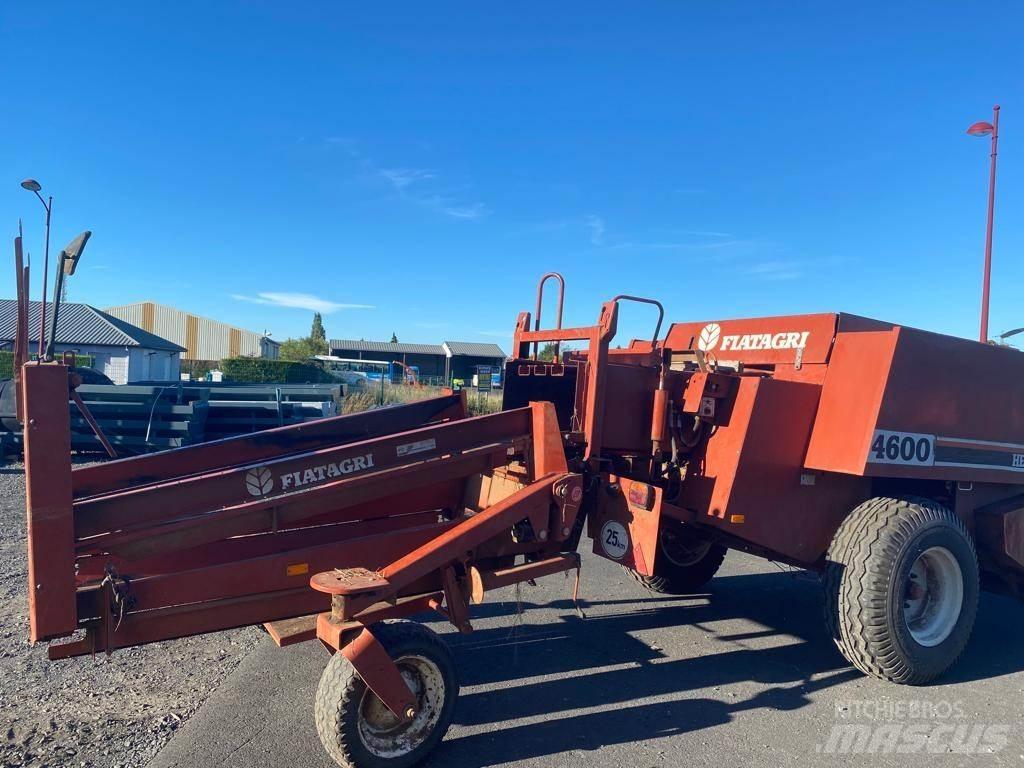 Hesston 4600 Ķīpu preses
