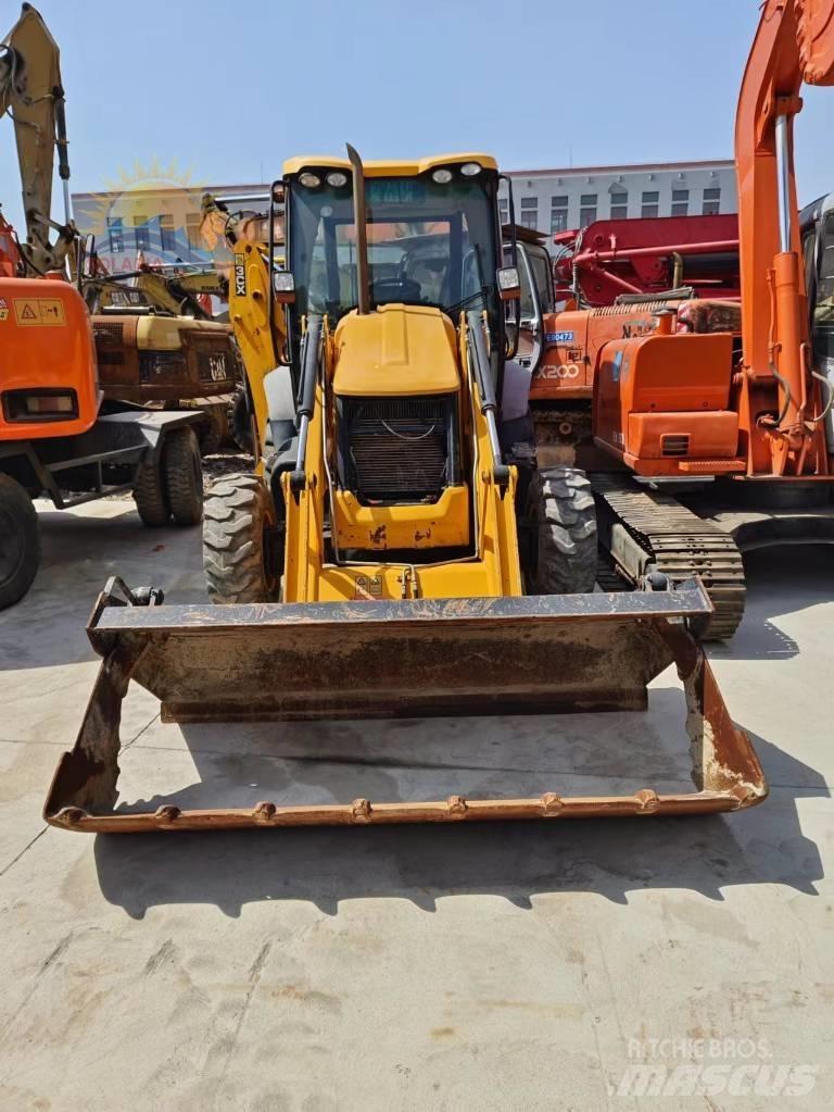 JCB 3CX Ekskavatori-iekrāvēji
