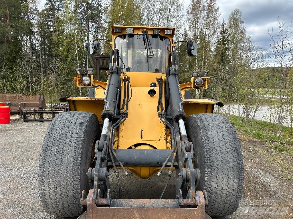 Volvo L 120 Iekrāvēji uz riteņiem