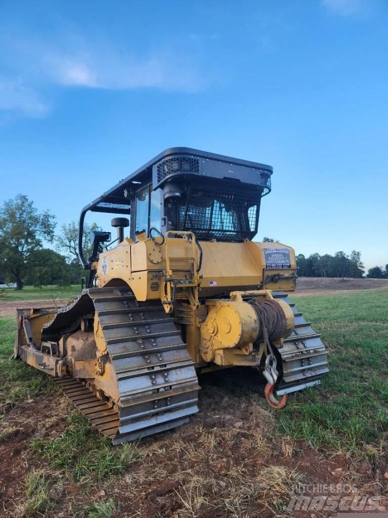 CAT D 6 Kāpurķēžu buldozeri