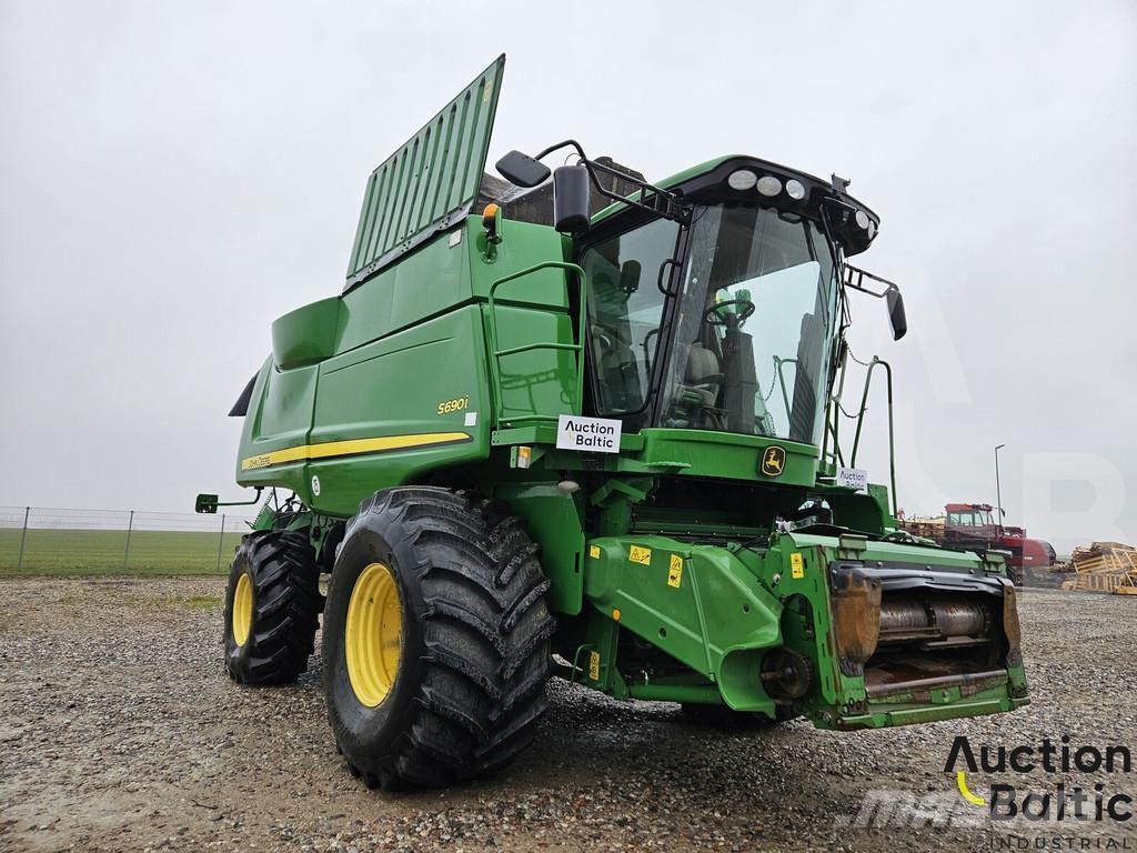 John Deere S 690 i Ražas novākšanas kombaini