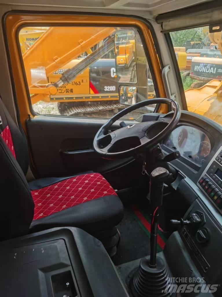 XCMG xct80l5 Visurgājēji celtņi