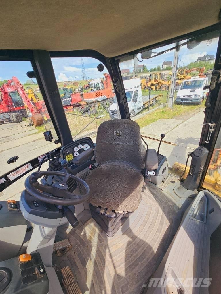 CAT 428 E Ekskavatori-iekrāvēji