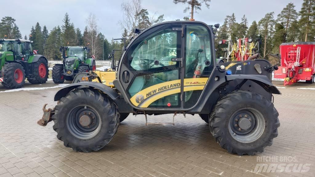 New Holland TH 7.42 Teleskopiskie manipulatori