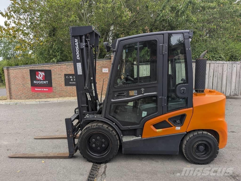 Doosan D 35 C-9 Tehnika ar dīzeļa dzinēju