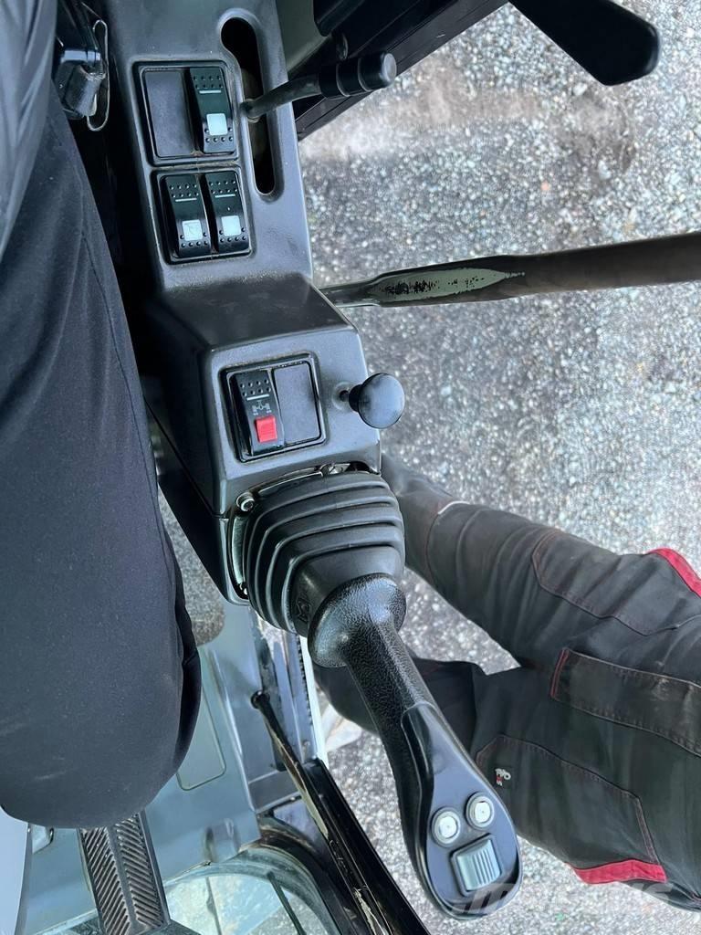 CAT M 313 D Ekskavatori uz riteņiem